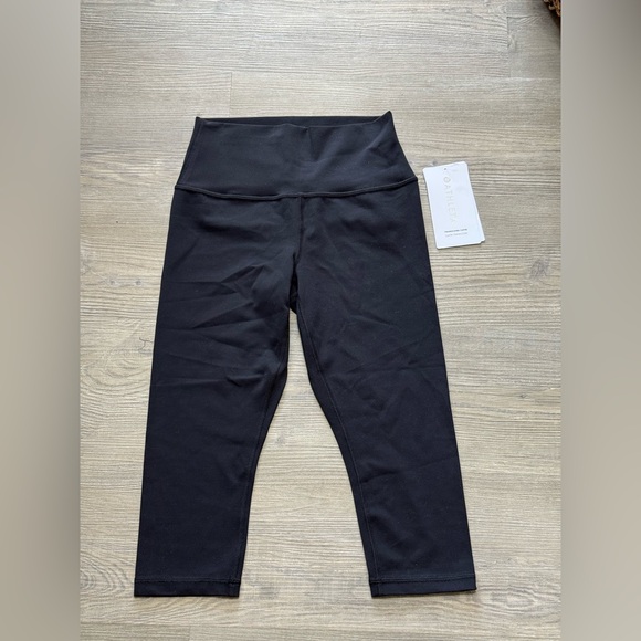 Athleta Pants - NWT Athleta Black Transcend Capri Small
